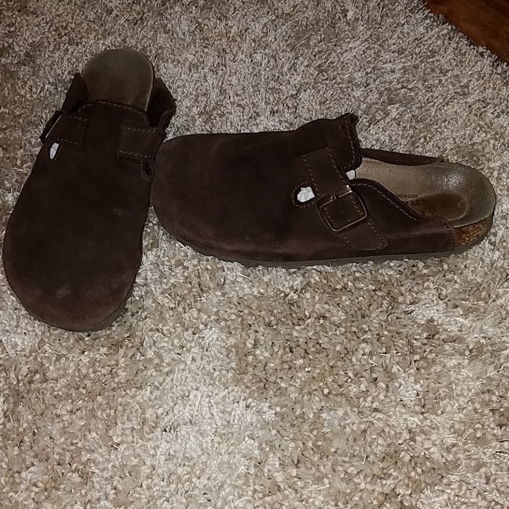 Dark brown softwalk beaver creak shoes.